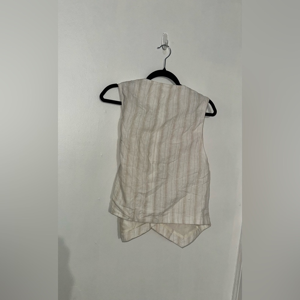 American Eagle Cream Striped Vest - Picture 3 of 3